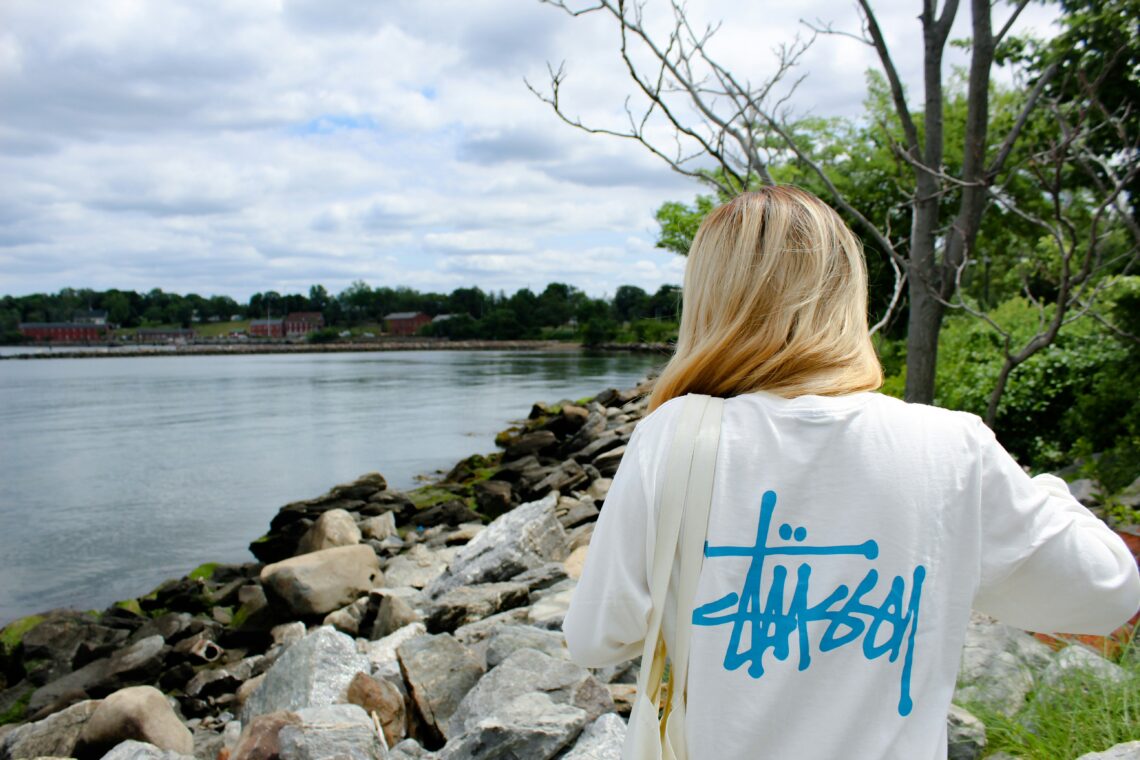 Stussy hoodies Blending Comfort and Style with Urban Flair